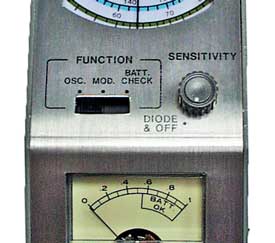 The controls seen on a typical analogue grid dip oscillator GDO / dip meter - on/off, sensitivity and function.