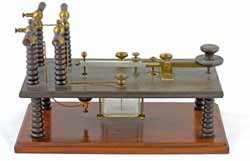 A Morse key used on spark transmitters showing the insulators used to withstand the high voltages.